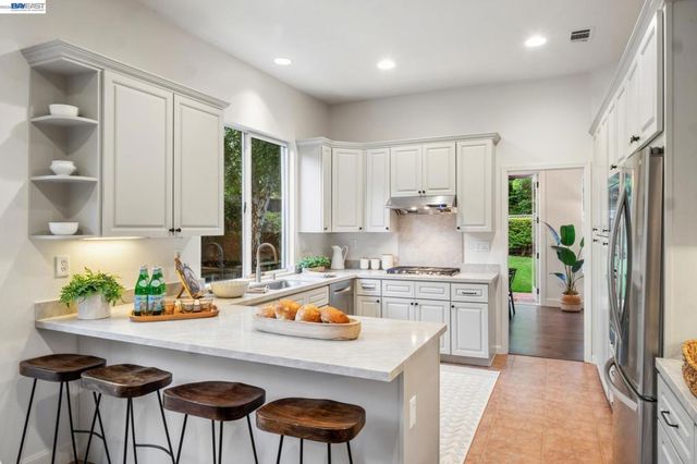 367 Creedon Cir, Alameda, CA 94502
