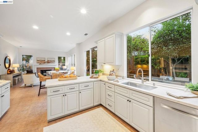 367 Creedon Cir, Alameda, CA 94502