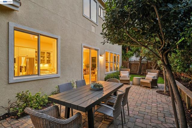 367 Creedon Cir, Alameda, CA 94502