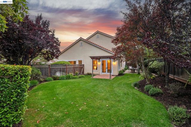 367 Creedon Cir, Alameda, CA 94502
