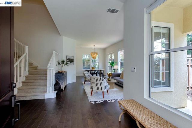 367 Creedon Cir, Alameda, CA 94502