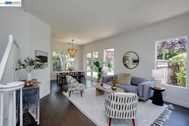367 Creedon Cir, Alameda, CA 94502