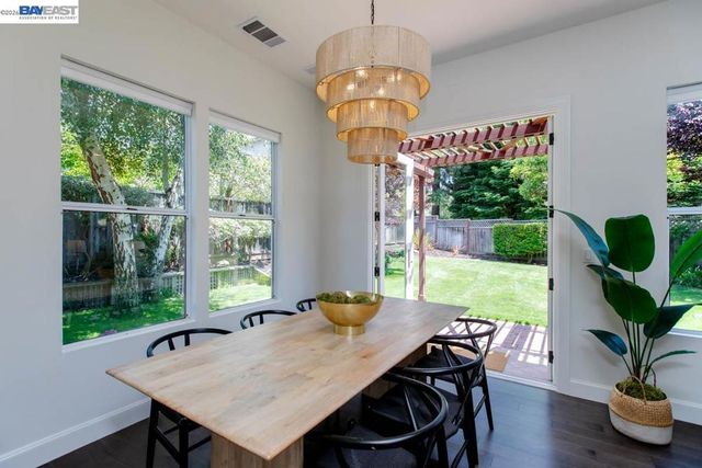 367 Creedon Cir, Alameda, CA 94502