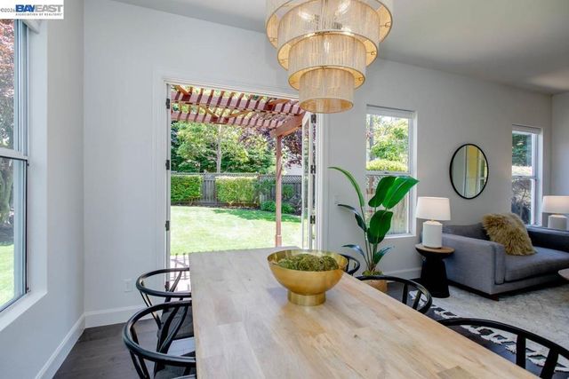 367 Creedon Cir, Alameda, CA 94502