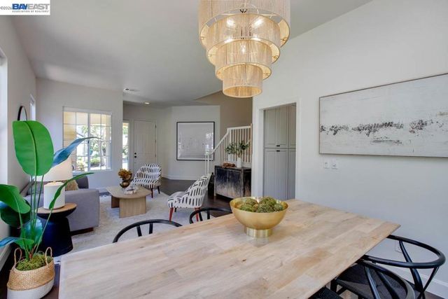 367 Creedon Cir, Alameda, CA 94502