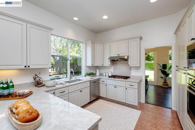 367 Creedon Cir, Alameda, CA 94502
