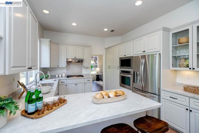 367 Creedon Cir, Alameda, CA 94502
