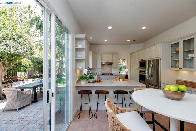 367 Creedon Cir, Alameda, CA 94502