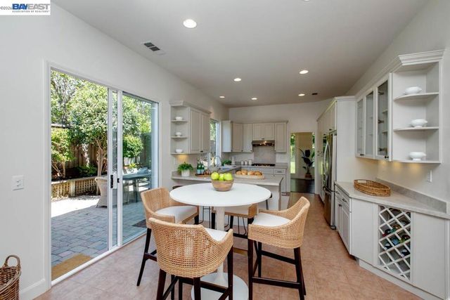 367 Creedon Cir, Alameda, CA 94502