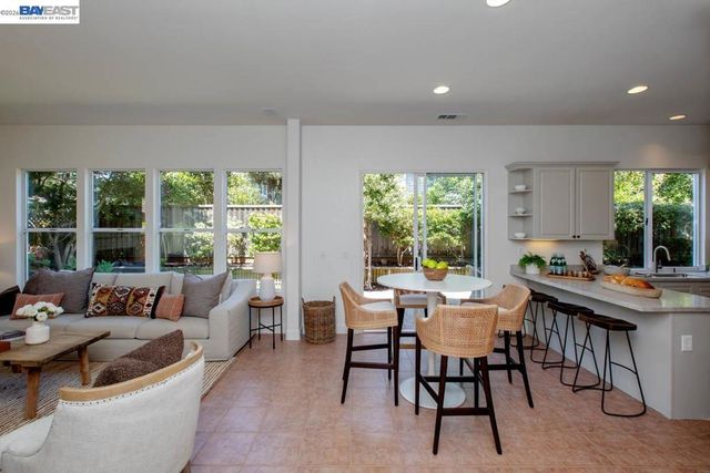 367 Creedon Cir, Alameda, CA 94502