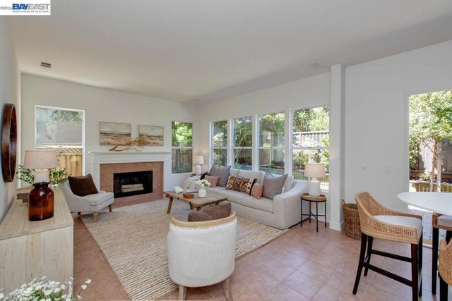 367 Creedon Cir, Alameda, CA 94502