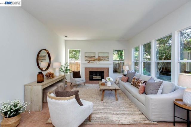 367 Creedon Cir, Alameda, CA 94502