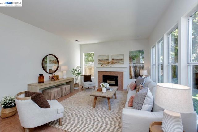 367 Creedon Cir, Alameda, CA 94502