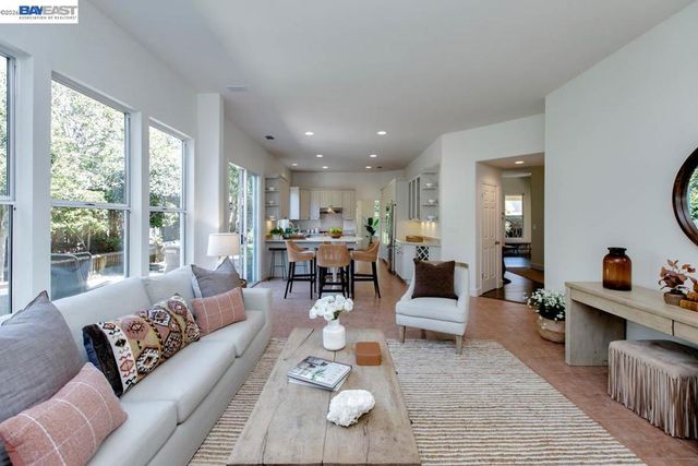367 Creedon Cir, Alameda, CA 94502