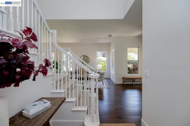 367 Creedon Cir, Alameda, CA 94502