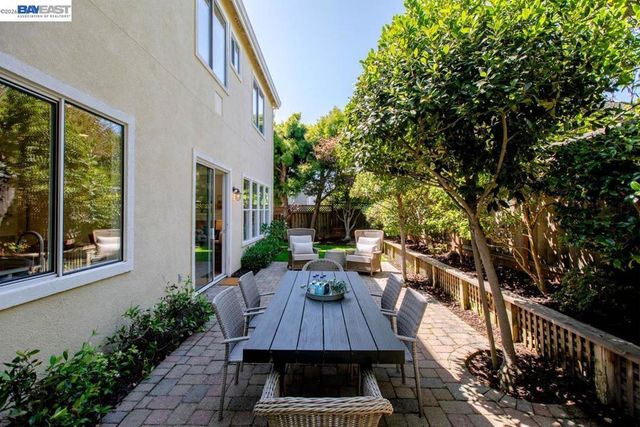 367 Creedon Cir, Alameda, CA 94502