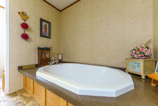 344 Johnson Farm Rd, Maynardville, TN 37807