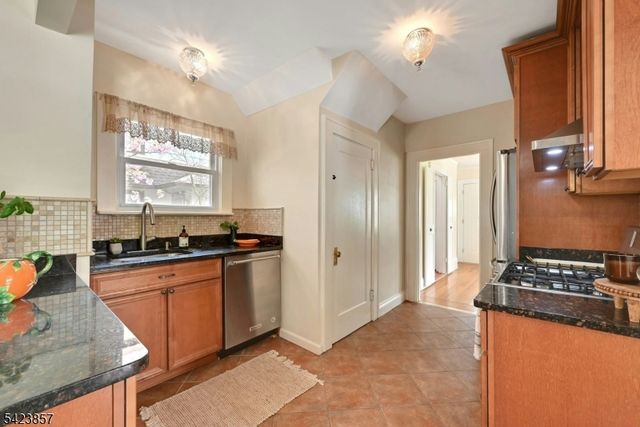 501 Cumberland Ave, Teaneck Twp., NJ 07666