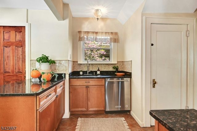 501 Cumberland Ave, Teaneck Twp., NJ 07666