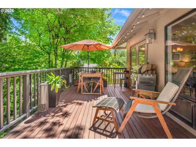 2 OFFENBACH Pl, Lake Oswego, OR 97035