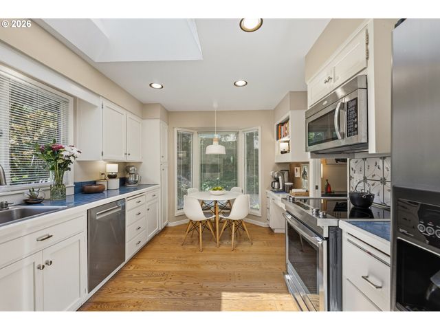 2 OFFENBACH Pl, Lake Oswego, OR 97035