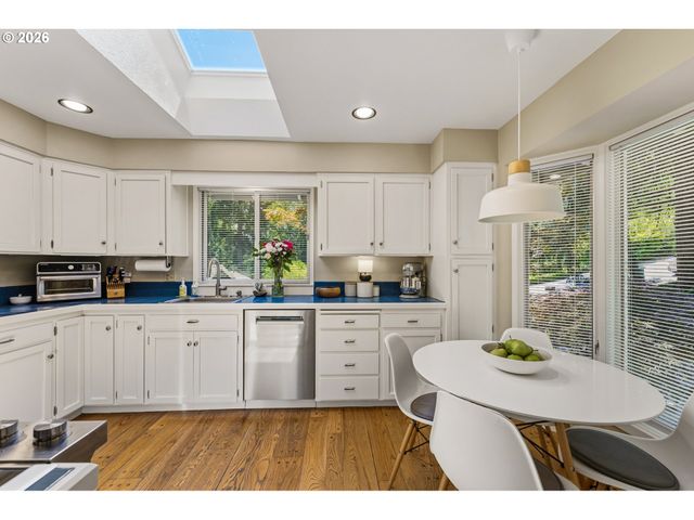 2 OFFENBACH Pl, Lake Oswego, OR 97035