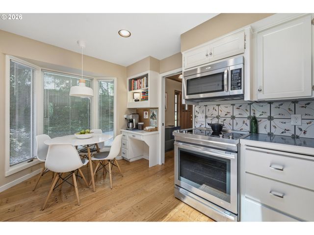 2 OFFENBACH Pl, Lake Oswego, OR 97035