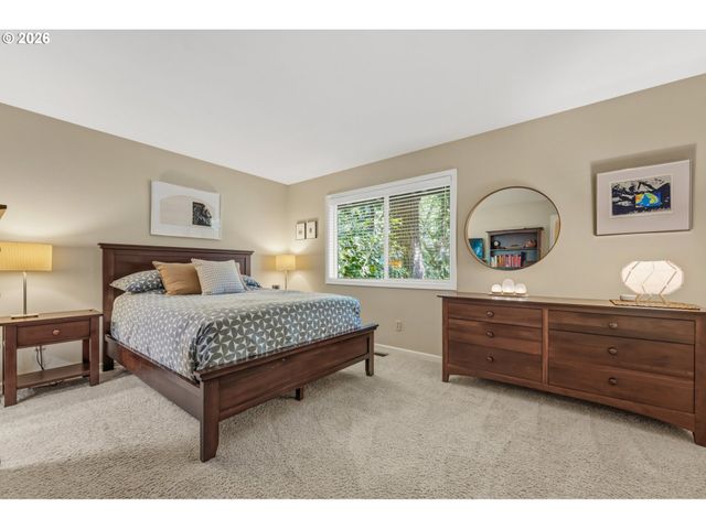 2 OFFENBACH Pl, Lake Oswego, OR 97035