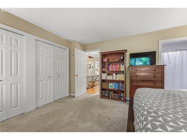 2 OFFENBACH Pl, Lake Oswego, OR 97035