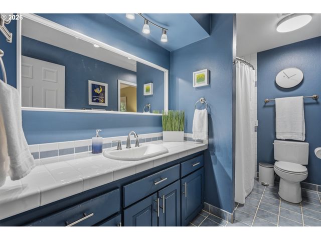 2 OFFENBACH Pl, Lake Oswego, OR 97035