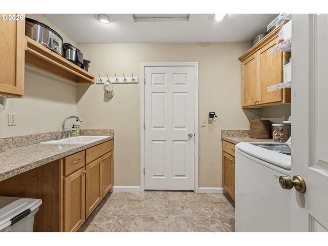 2 OFFENBACH Pl, Lake Oswego, OR 97035