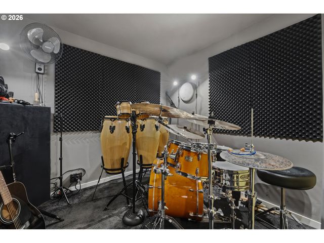 2 OFFENBACH Pl, Lake Oswego, OR 97035