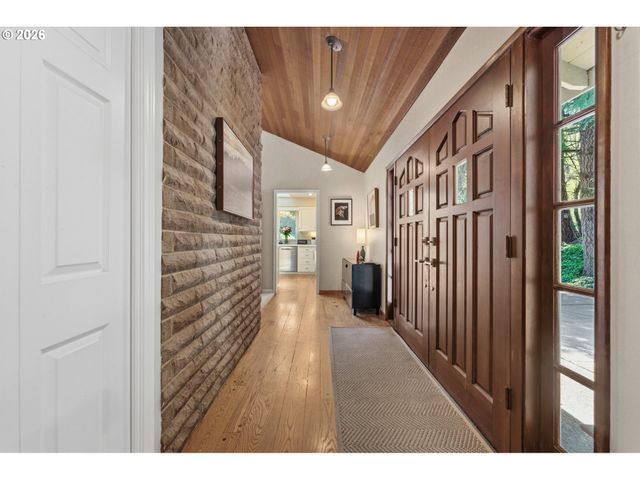 2 OFFENBACH Pl, Lake Oswego, OR 97035