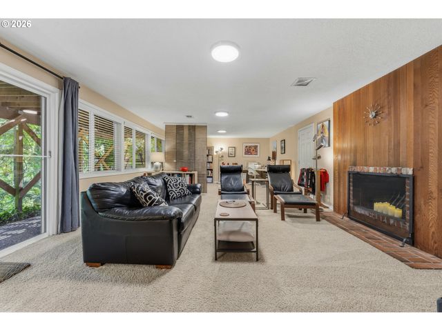 2 OFFENBACH Pl, Lake Oswego, OR 97035