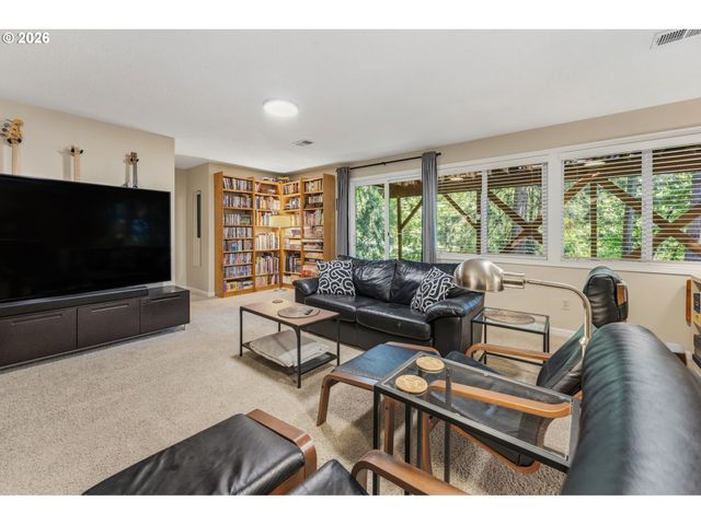 2 OFFENBACH Pl, Lake Oswego, OR 97035