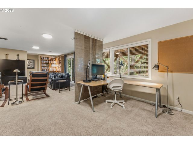 2 OFFENBACH Pl, Lake Oswego, OR 97035