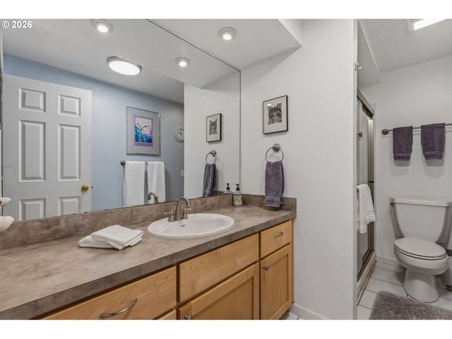 2 OFFENBACH Pl, Lake Oswego, OR 97035
