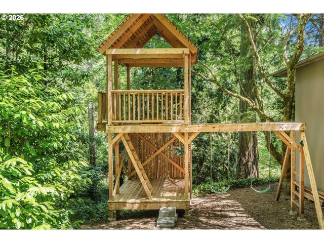 2 OFFENBACH Pl, Lake Oswego, OR 97035