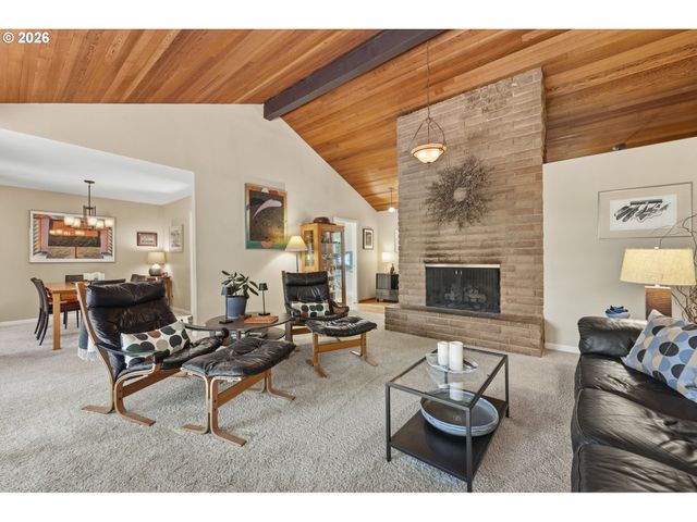 2 OFFENBACH Pl, Lake Oswego, OR 97035