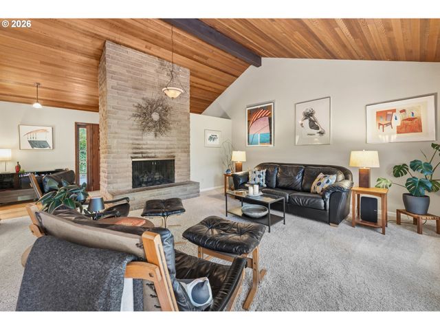 2 OFFENBACH Pl, Lake Oswego, OR 97035