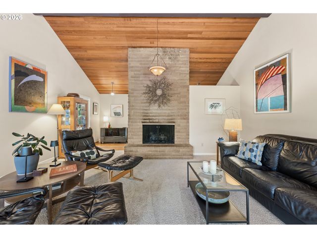 2 OFFENBACH Pl, Lake Oswego, OR 97035