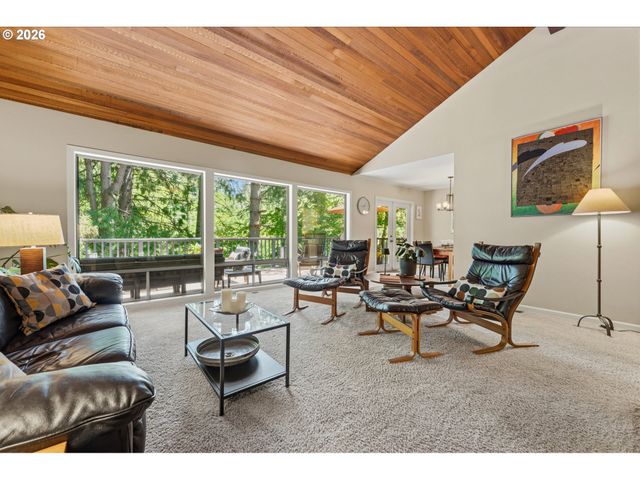 2 OFFENBACH Pl, Lake Oswego, OR 97035