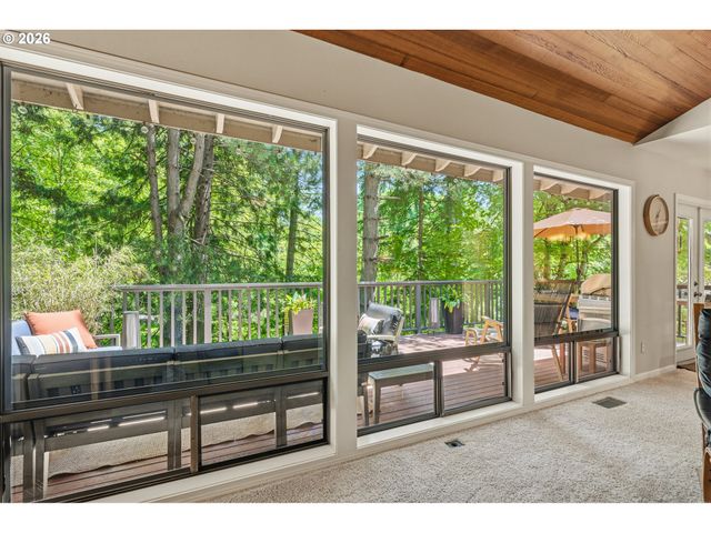 2 OFFENBACH Pl, Lake Oswego, OR 97035