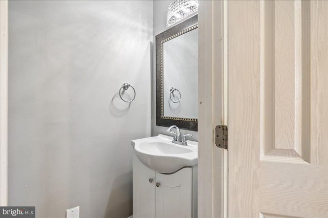 82 ELMIRA ST SW, Washington, DC 20032