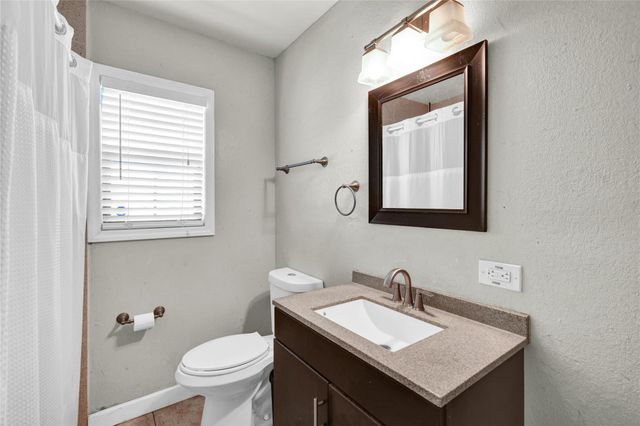 513 Farrer Street, Angleton, TX 77515