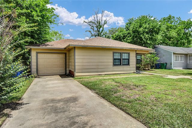 513 Farrer Street, Angleton, TX 77515