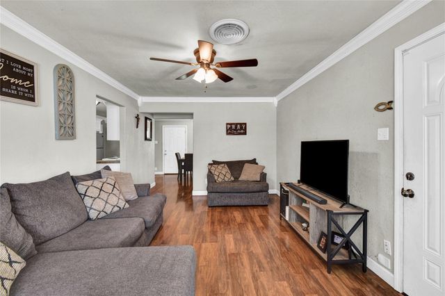 513 Farrer Street, Angleton, TX 77515