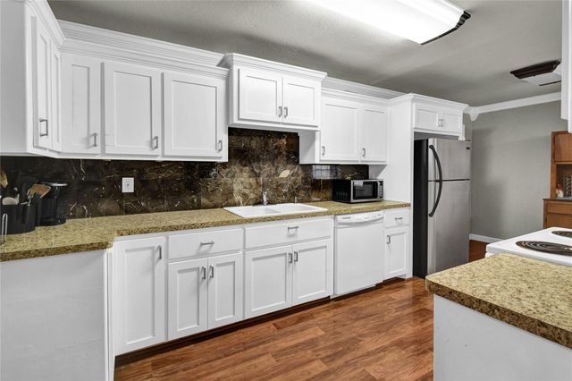 513 Farrer Street, Angleton, TX 77515