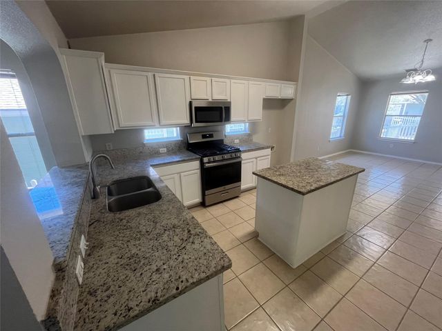 713 Hogan DR, Kyle, TX 78640