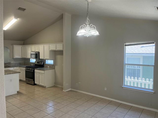 713 Hogan DR, Kyle, TX 78640